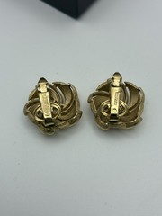 Crown Trifari Round Gold Tone Swirl/Flower Clip On Earrings Vintage