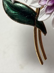 Flower Pin Brooch Plastic Flowers Enamel Leaf White Purple Green Gold Tone