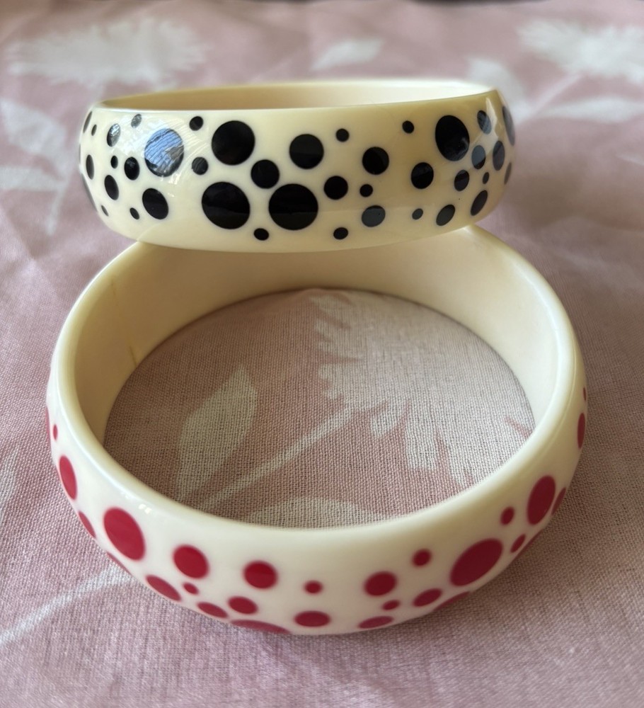 Avon Set of 2 Vintage Cream Plastic Bangle Bracelet’s With Polka Dots