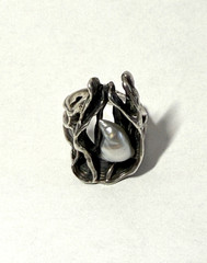 VINTAGE BRUTALIST STERLING SILVER & GRAY BAROQUE PEARL RING SIZE 6 1/2