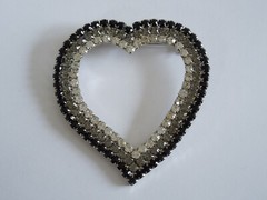 XL Heart Brooch With Rhinestones 31.8 G/7.8 X 7.2 CM
