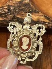 Vintage Gold Tone Cameo Pendant – Framed W Knight & Latin Phrases – Unique
