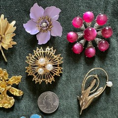 14 Vintage Flower Brooch Lot W/ Enameled Moonglow Sunflower Orchid Lisner Pavé