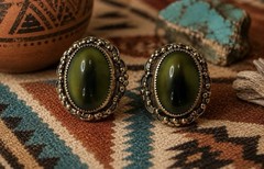 WHITING & DAVIS CO Green Cabochon Style Clip Earrings Gold Tone Vintage 3/4″