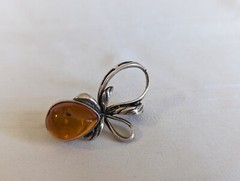Sterling silver teardrop amber brooch 1.25″ across 2.8g
