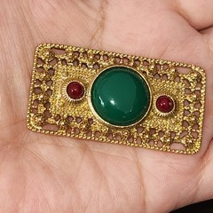 #2412, ETRUSCAN BROOCH VINTAGE FAUX JADE CARNELIA 1980-1989