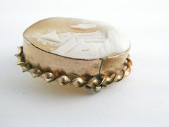 Antique Unmarked Goldtone Metal Carved Shell Cameo Landscape Scene Pin AS IS