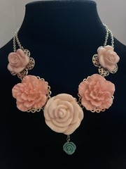 VTG Costume Floral Statement Necklace Featuring Pink/Peach Acrylic Resin Roses