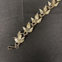 Coro Vintage White Enameled Leaves Necklace 17″