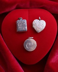 Antique Vintage English Rolled Gold Locket Pendant Floral Engravings – NO TARIF