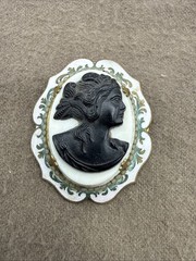 Vintage Cameo Enamel Brooch Pin Gold Tone RARE
