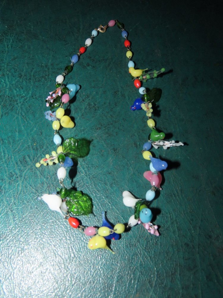 1930s SONG BIRD BEADED GLASS NECKLACE CZECHOSLOVAKIA 17″