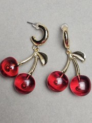 Vintage Sarah Coventry Lucite Apple Brooch And Cherry Earrings Lot Of 2 Items