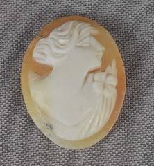 4 vintage SHELL CAMEOS