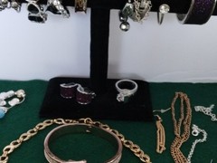 Vintage To Now Jewelry Lot 25+ Gold Tone Silver Tone Glass Acrylic Mixed Media