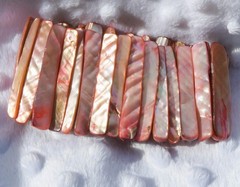 Vintage 1.75″ high Pink Abalone shell bracelet with stretch