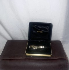 Avon 1984 Presidential Award Pendant- Ribbon Style Gold Toned With A Pearl