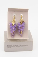 1989 Avon Frosted Purple Grapes Clip Earrings Gold Tone Dangle Drop Cluster