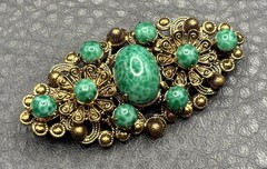 Vintage Speckled Peking Style Filigree Brooch Green Gold Tone Pin