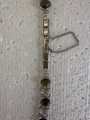 NOS – VINTAGE ADMARK 12K GOLD-FILLED JADE DOUBLE LINK BRACELET WITH SAFETY CHAIN