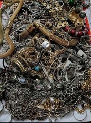 1 Pound Jewelry Costume Vintage Mix LBS necklaces bracelets pins rings etc lbs
