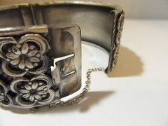 WIDE DARKENED ANTIQUED PEWTER TONE HINGED BRACELET RAISED FLOWERS