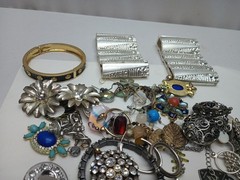 1 Lb REDESIGN/CRAFT FASHION/COSTUME JEWELRY LOT