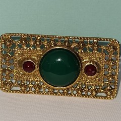 #2412, ETRUSCAN BROOCH VINTAGE FAUX JADE CARNELIA 1980-1989