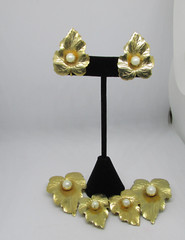 Vtg Sarah Coventry Leaves & Pearl Brooch Earring 4 Brooches 1 set clip earrings