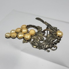 VINTAGE UNSIGNED GRAPE CLUSTER with vine leaves FAUX PEARL BROOCH PIN Art deco