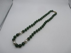 VTG Hand Knotted Jade & Faux Pearl Beaded Necklace 18″