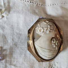 Vintage 1/20 10K GF hand carved shell cameo w/wire frame marked See Photos