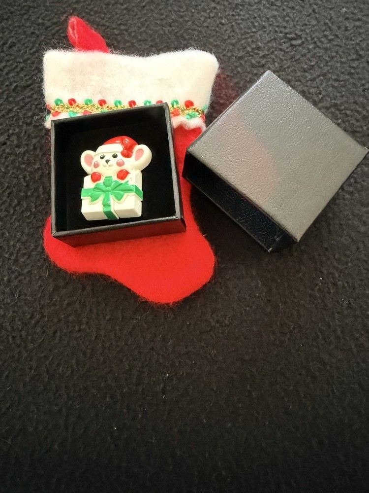 Vintage 1981 AVON Xmas Mouse in Gift Box/Christmas Stocking Plastic Coll Pin