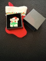 Vintage 1981 AVON Xmas Mouse in Gift Box/Christmas Stocking Plastic Coll Pin