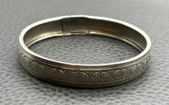 Vintage Heart Pattern Boho Love Silver Tone 11.5MM Bangle Bracelet 8”