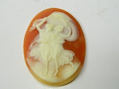 VINTAGE TWO WOMEN DANCING CARVED UNMOUNTED LOOSE RESIN CAMEO PEACH & WHITE