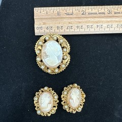 VTG Florenza Cameo Gold Tone Pearls Brooch Pendant And Clip On Earings