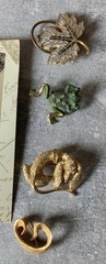 8 BROOCHES PINS SCARF CLIP Variety Including Articulated Frog MOP Hong Kong