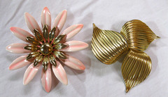 Sara Coventry Lot of 2 Signed 1960s Flower Brooches Daisy and Trillium Vintage