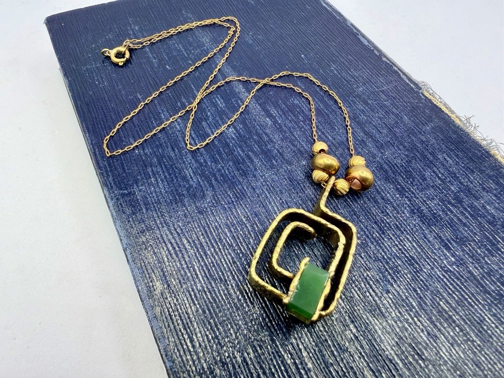 Vintage Brutalist Asymmetrical Square Spiral Green Gemstone Necklace 16” DbG W