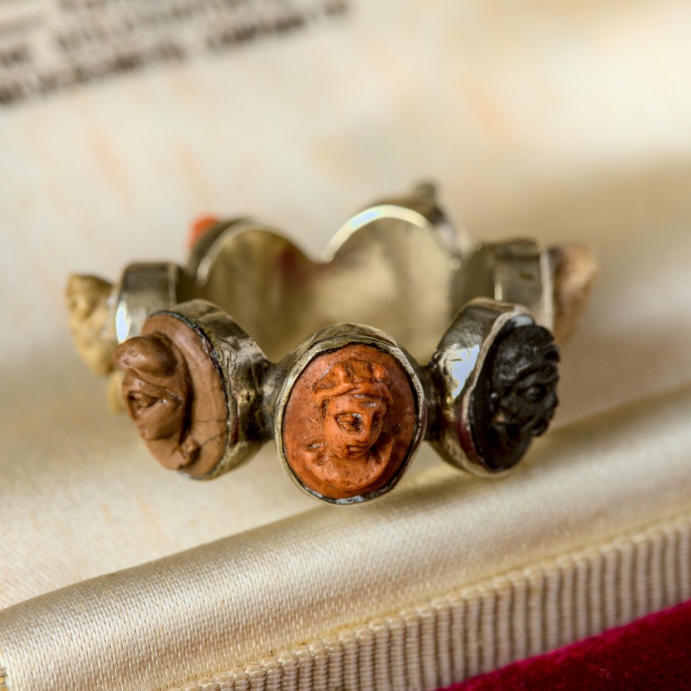 ANTIQUE ITALIAN 14K GOLD MINIATURE LAVA CAMEO RING SCARF RING DAYS OF THE WEEK