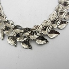 Vintage Ribbed Leaf Necklace Silver Tone Choker 16 Inch