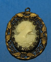Vtg early 1900’s cameo pendant