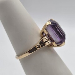 Vintage 14K Yellow Gold Emerald-Cut Amethyst Mid-Century Style Ring Size 5.25