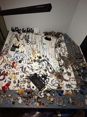 Wearable Costume Jewelry Lot, Over 200 Pieces! Large Lot! Vintage And Modern