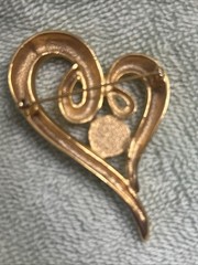 vintage gold tone Heart Shaped brooch With Pearl Inlay 3.5” 1980-1989