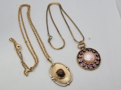 Vintage Gold Tone Necklace Chain Pedant Charm Rhinestones.