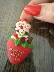 Vtg 1982 Strawberry Shortcake Sweetest Mom Around Pin Brooch Mothers Day