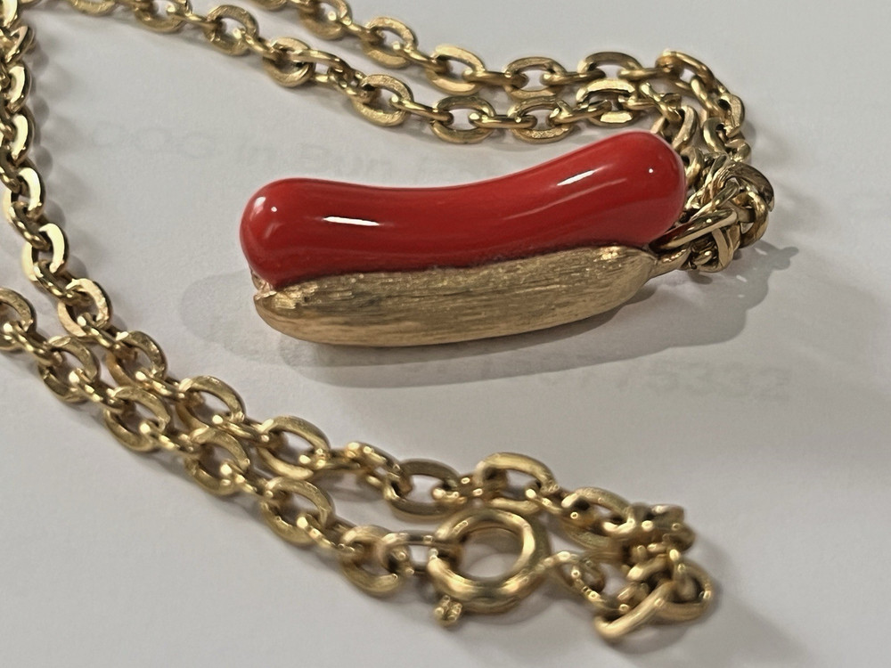 Vintage AVON 1975 ‘Put On The DOG’ HOT DOG in Bun Pendant Charm Chain Necklace