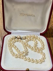Vintage MAJORICA PEARL necklace in original box with signed certificate